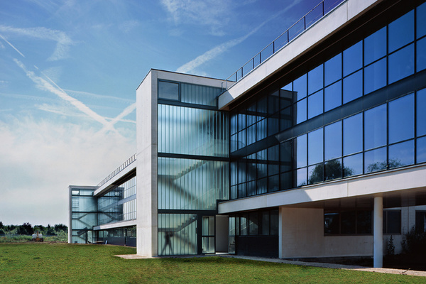 Michel Rémon & Associés - Vidéo sur le bâtiment UFR des Sciences de la Santé Simone Viel - Université Saint-Quentin-En-Yvelines 